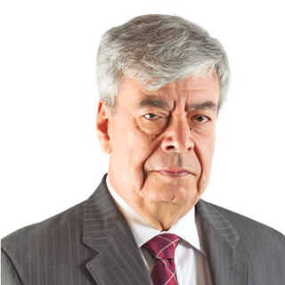 "De gasto militar, guerra y escándalo"